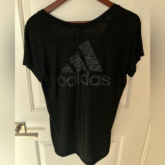 Adidas Women’s Winners Tee T-Shirt V-Neck Back Logo Heathered Black Grey Sz M - Picture 4 of 5